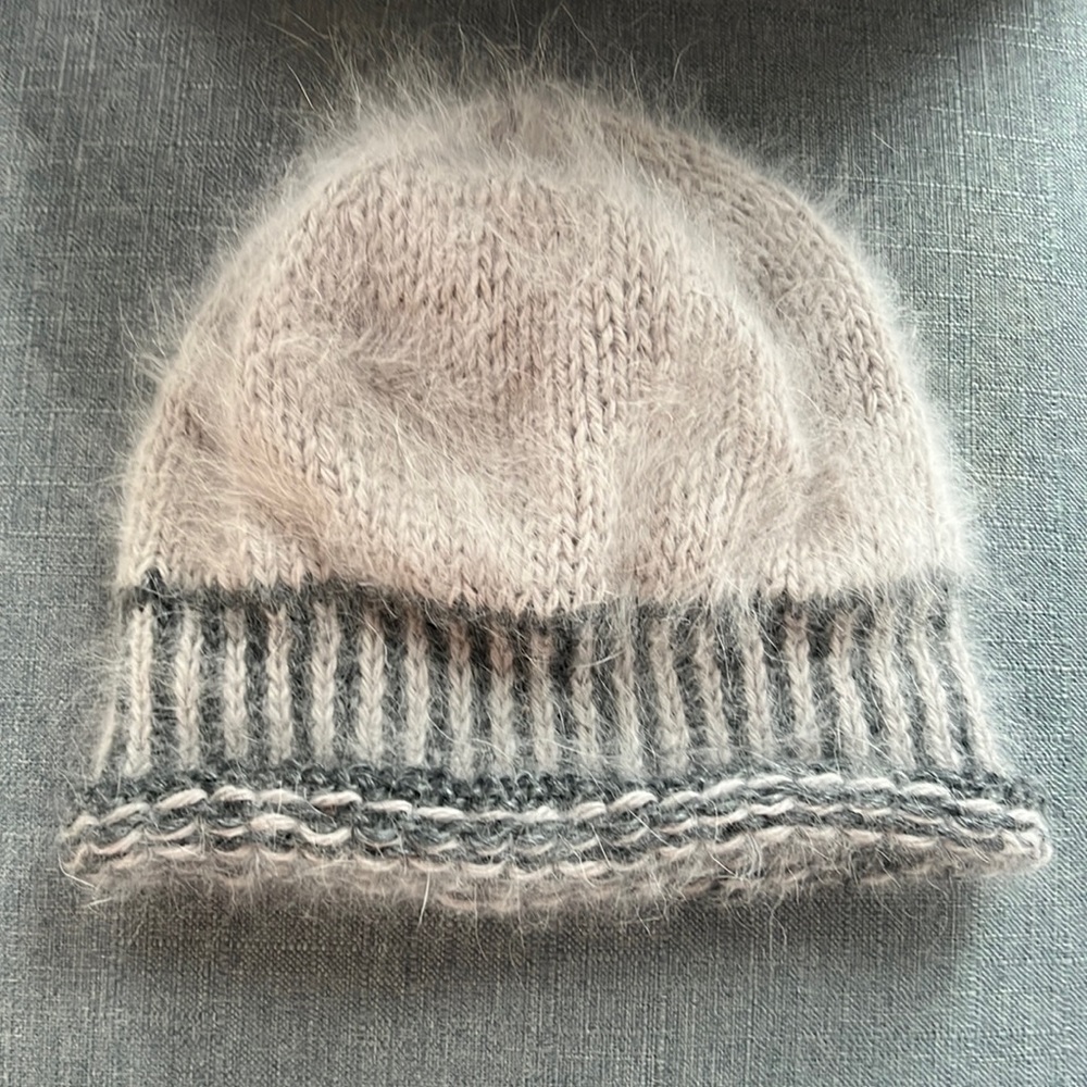 New Gorgeous hand made angora hat made by artist Pauline Verbeek.  Super soft!